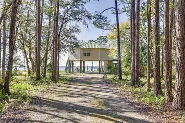 コテージ The Octagon House    Oceanfront Carrabelle Oasis