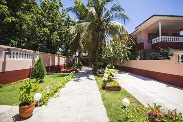 پانسیون Villa Ebomar