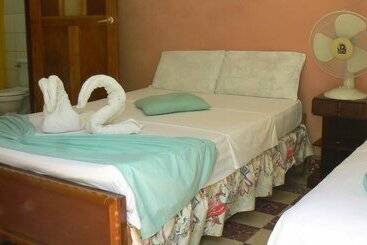 پانسیون Hostal Santa Martha