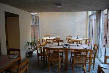 تختخواب و صبحانه Traditional Homes Swotha