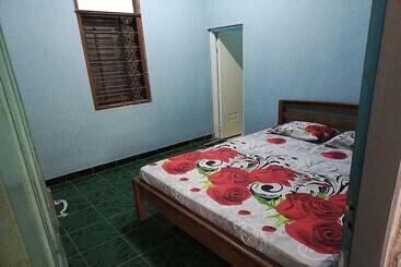 Spot On 94085 Hotel Agung