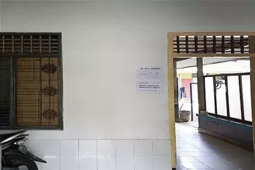 Spot On 94085 Hotel Agung