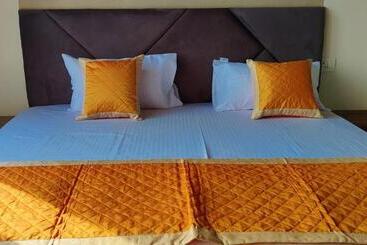 Отель Sugara Homestay