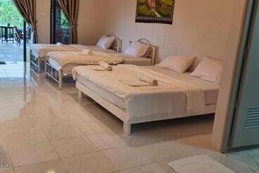 Pensionat Batikseafood Airport & Room