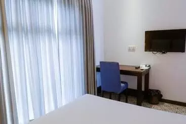 هتل H22 Inn