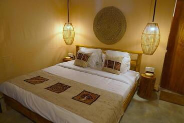 Курорт Gaga Bees Ella