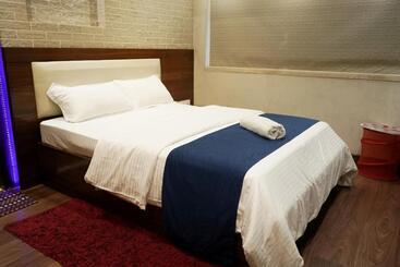 Appart'hotel Zenith Homes   Powai Suites