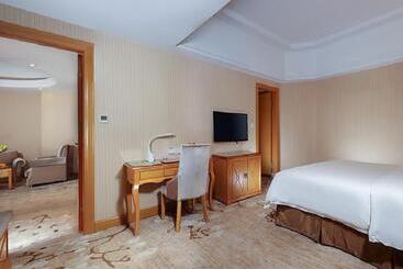 Vienna Hotel Yueyang Zhanqian Road