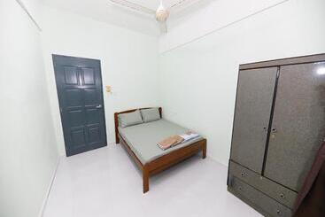 בית מלון כפרי Oyo 91004 Homestay Masjid At Taqwa