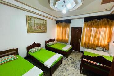 פנסיון Chelsiefaye Guesthouse