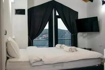 Pensión Sapanca Felix Suit