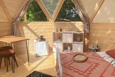 צימר L Enclave Insolite   Cabanes Avec Piscine Et Bains Nordiques