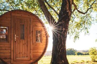 Bed and Breakfast L Enclave Insolite Cabanes Avec Piscine Et Bains Nordiques