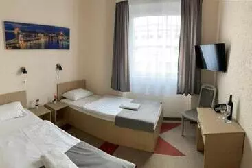 Bed and Breakfast Free Parking, Free Breakfast, Only 15 Minutes To City Center