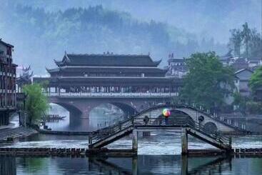 Pensionat 聚贤居客栈 Fenghuang Juxianju Inn