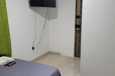 Pension (Hôtel basse catégorie) Nirvana Aparta Estudio