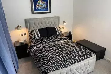 پانسیون Sanzzy Room London