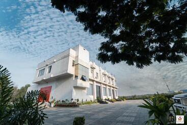 Shree Parivaar Resort