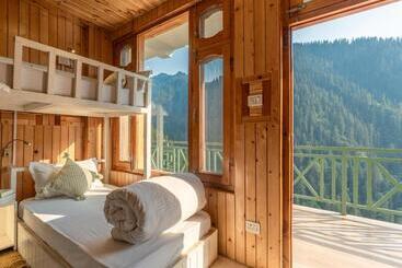 Albergue Moustache Shoja, Jibhi