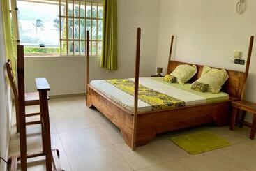 تختخواب و صبحانه Chez Marie Line