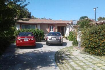 ペンション Art Studio At 8509 Fullbright Avenue, Winnetka, Ca, Usa 91306