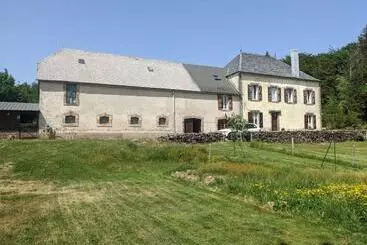 Pansiyon Ferme équestre Equi Cantal