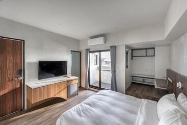 هاستل H Suite Inn