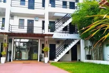 Hotel Kathys Home Garden Suites