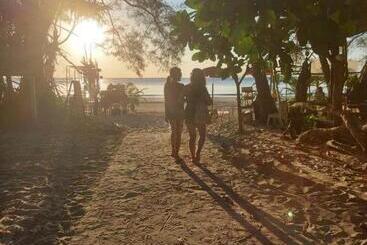 Otel Longbeach Kohphayam