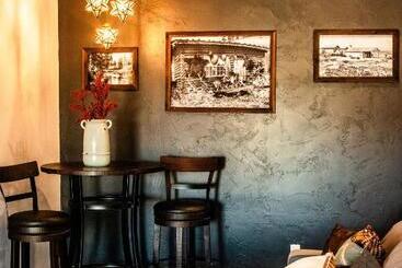 בית מלון כפרי Pendleton Pointe