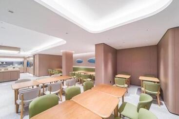 Ji Hotel Shenzhen Baoan Pingzhou Metro Station