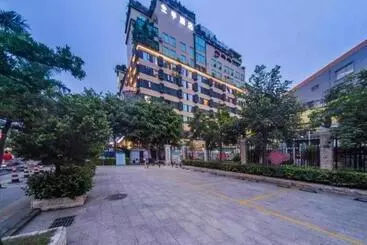 Ji Hotel Shenzhen Baoan Pingzhou Metro Station