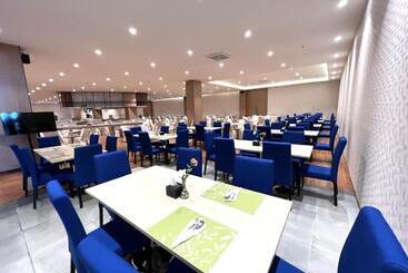 Szálloda The Srivaree Airport