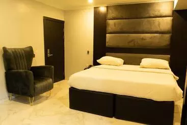 هتل Peemos Place Warri