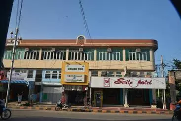 Smile Motel