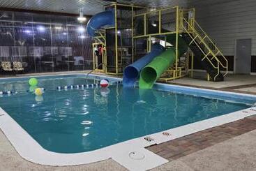 호스텔 Rodeway Inn Formerly Camp Inn Lodge