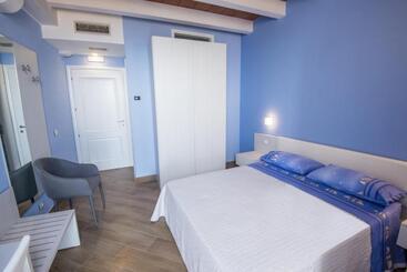 بنسيون Largo Chianura