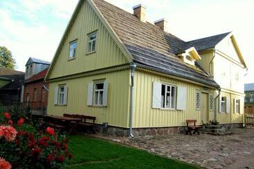 پانسیون Stay At Lithuanian Folk Museum