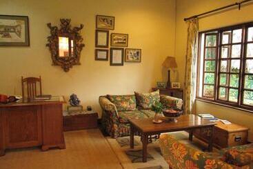 تختخواب و صبحانه 12 Fleetwood