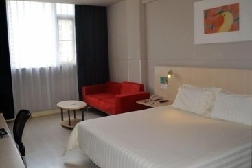 בית מלון כפרי Jinjiang Inn Haikou Jinniu Ling Park