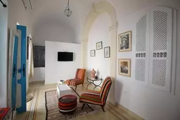 تختخواب و صبحانه Dar R'bat