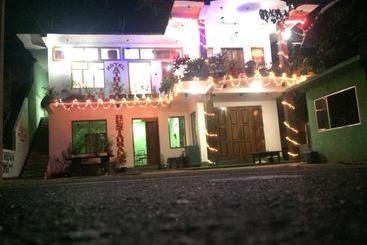 酒店 Athina & Restaurant