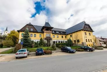 Valašský Hotel A Pivní Lázně Ogar