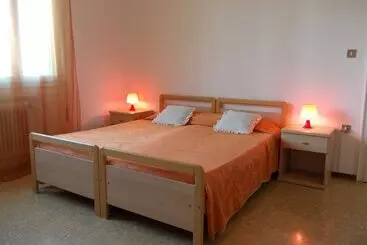 Hotel Big Brother Bed & Rooms