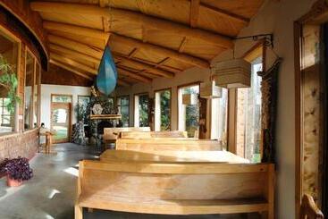 مسافرخانه Faros Del Sur