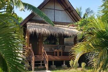 Отель Adeng Adeng Bungalows