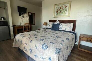 Hotelli Ocean Cove Lodge Bar & Grill