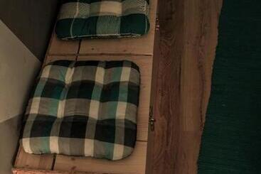 هاستل Cloud 9 Living