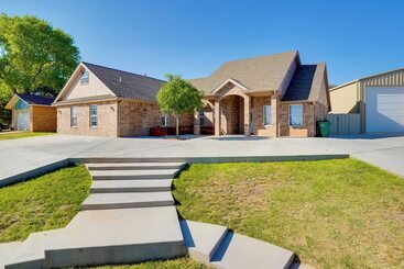 Landhus Hot Tub & Outdoor Kitchen: Ransom Canyon Paradise