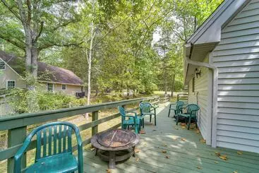 Mökkimajoitus 1 Mi To Massanutten Resort: Cabin W/ Fire Pit!